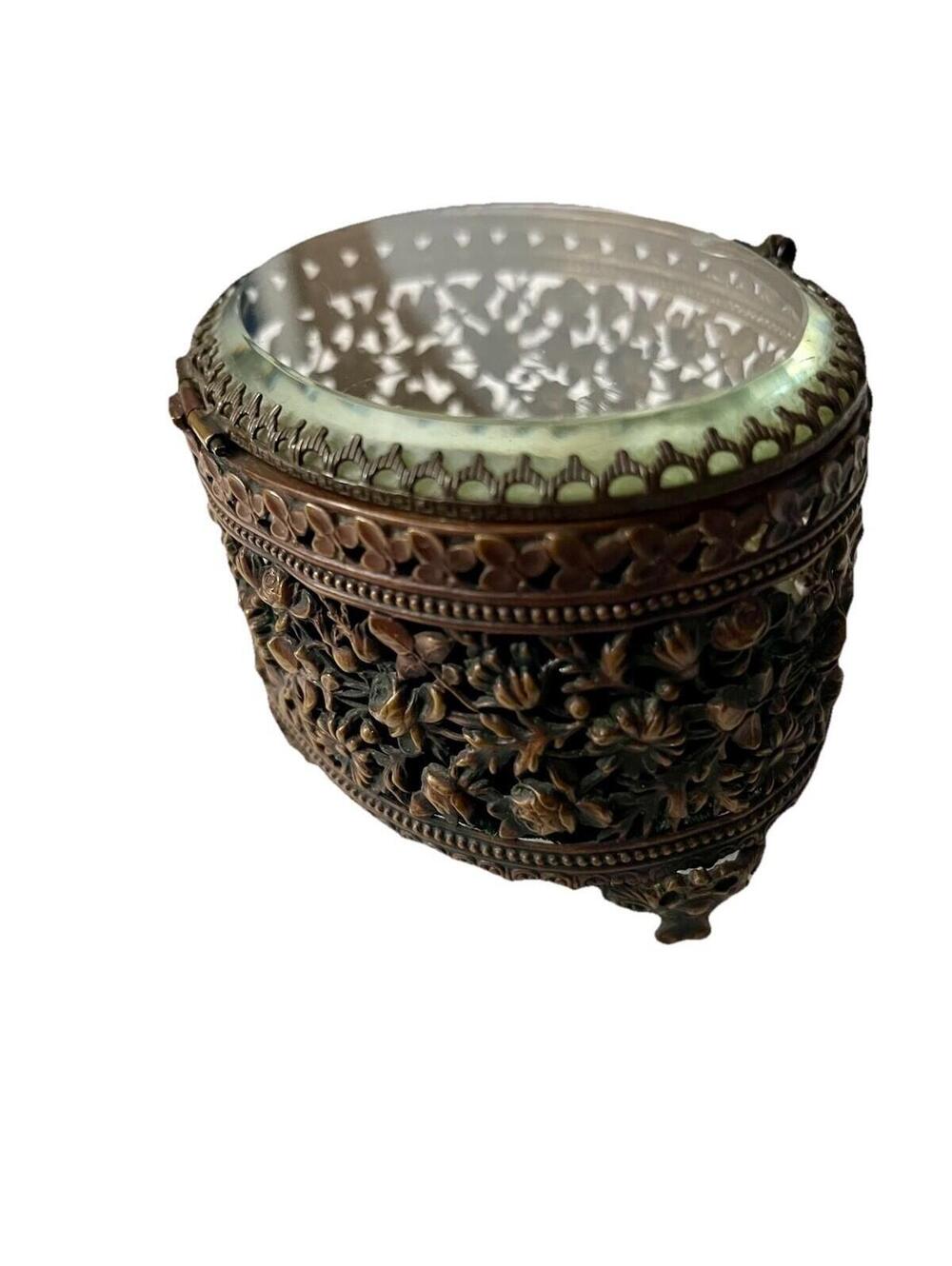 Vintage 1950s Hollywood Regency Ormolu Jewelry Box Trinket Box, Metal Filigree - Picture 8 of 9